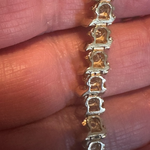 Vintage 14kt yellow Gold & Diamond Tennis Bracelet - Picture 3 of 10